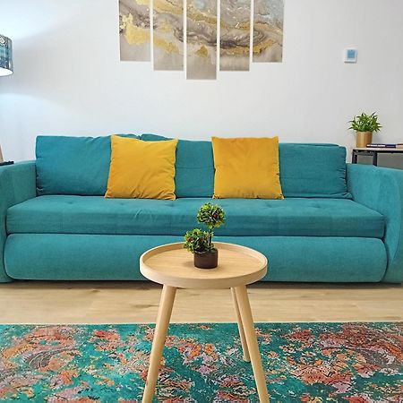 Sunshine - New & Quiet 1Br Apt, Business Area, Close To Airport, Highway A3, Subway Bukares Bagian luar foto