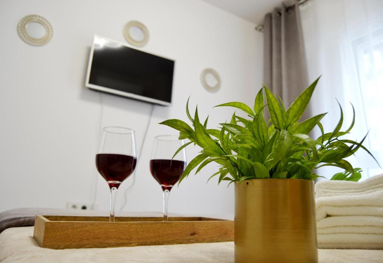 Sunshine - New & Quiet 1Br Apt, Business Area, Close To Airport, Highway A3, Subway Bukares Bagian luar foto